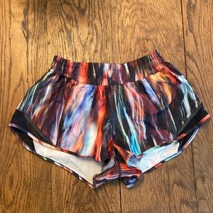 Lululemon Hotty Hot shorts size 4 NWOT